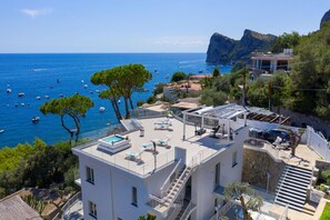 Balcony / Terrace / Patio, Building Exterior, Garden, Main Entrance, Pool, Spring, Summer