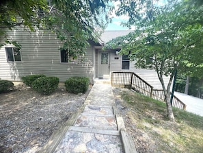 Front walk way to Blue Ridge Overlook
