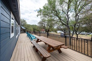 Picnic table seats 8