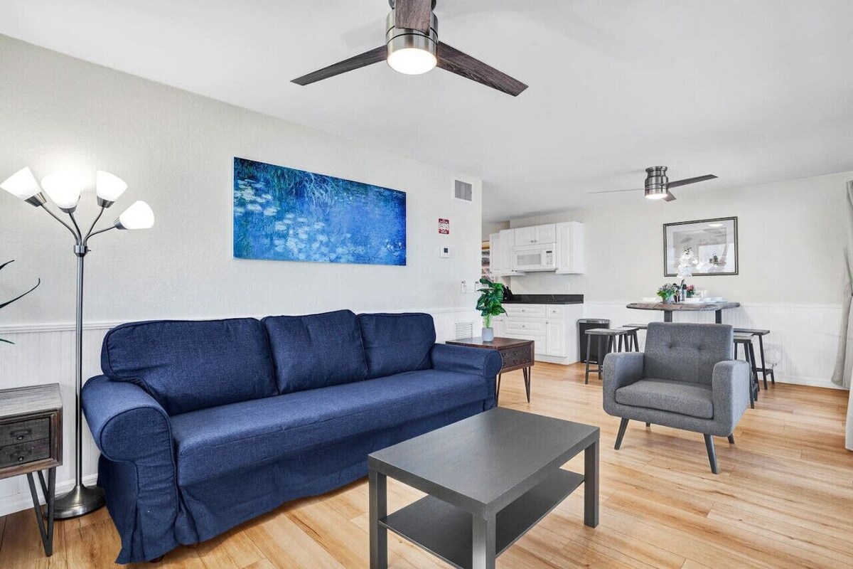 Beach Condo 2BR + Efficiency on Hollywood Beach