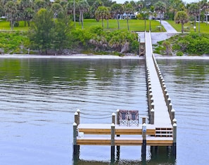 Your private Pier with landing to the beach …