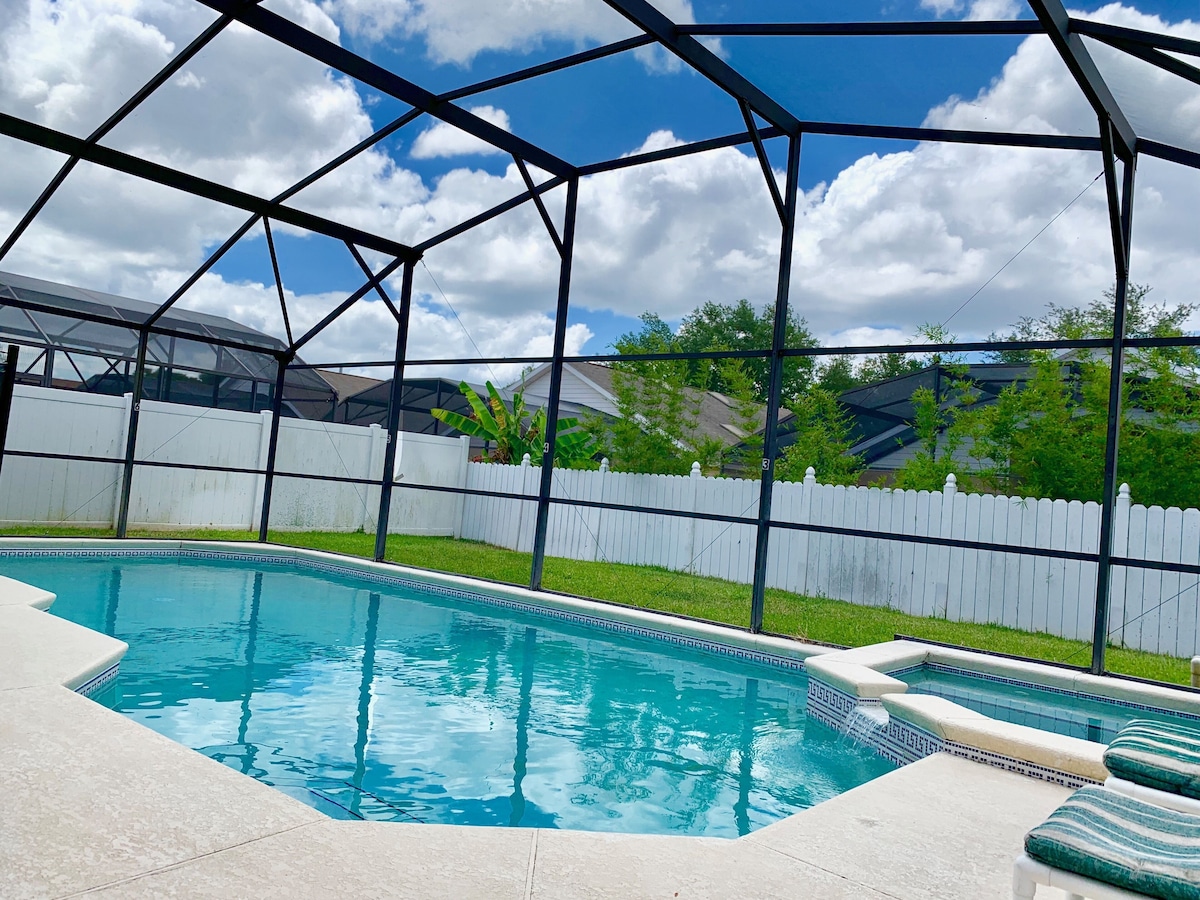 NEW Private pool/spa – privacy Fence – free Wifi – 3 miles/ Disney/ Indian Creek