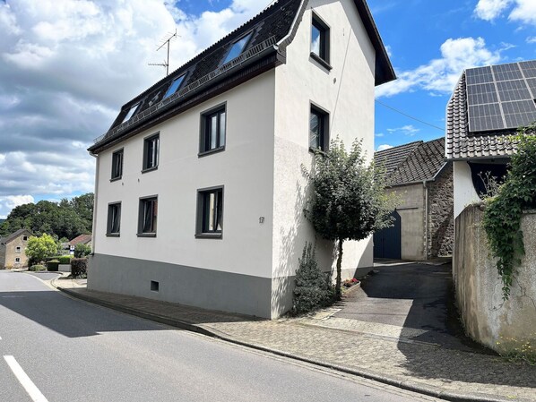 Cloud, Sky, Plant, Building, Property, Window, House, Road Surface, Residential Area, Neighbourhood
