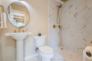Step into Relaxation: Our Guest Bathroom Boasts a Large Walk-In Shower – Where Refreshment Meets Ultimate Comfort! 🚿✨