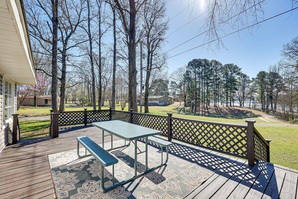 New Blaine Vacation Rental | 2BR | 2BA | 1,400 Sq Ft | 3 Steps to Enter