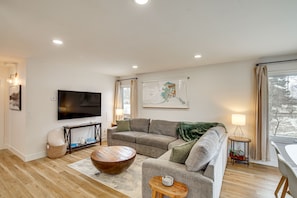 Living Area | Smart TV | Board Games