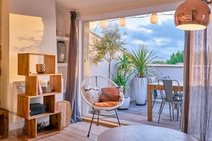 Salon donnant sur la terrasse