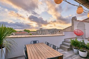 Terrasse avec vue sur l'Eglise des Frères Prêcheurs