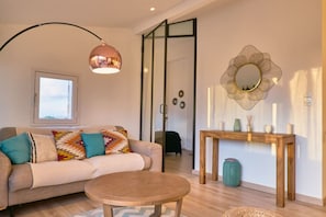 Salon et entrée de la suite de l'étage supérieur