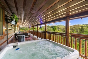 Indoor spa tub