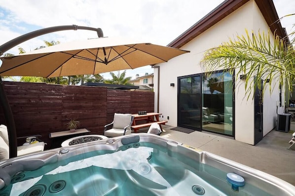 Private hot tub and fire pit 