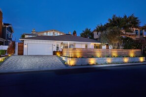 Wonderful family beach house located mins from the sand 