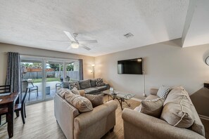 Welcome to Beach Dreaming, located at 4119 Cobia Street!