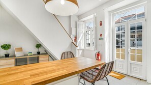 An inviting dining area that will comfortably fit everyone.
#diningarea #comfort #modern #portugal #pt #sintra
