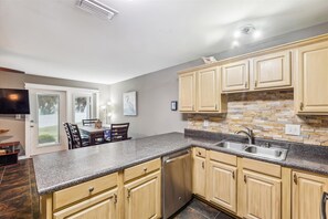interiors-kitchen-127738146