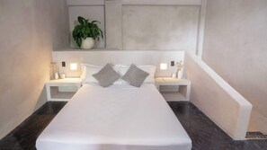 Master Bedroom King Size Bed with AC