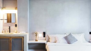 Full Bedroom King Size Bed - 4 5 Star Hotel Grade Pillows - Douvet Cover - AC