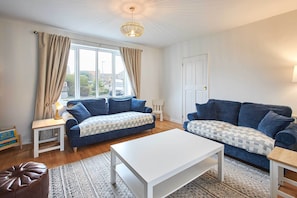 Crab Cottage, Longhoughton - Host & Stay