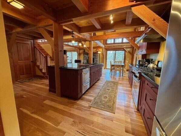 Large and airy kitchen!