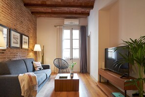 The Lounge Area - Flat SMART TV with Netflix access. 