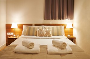 Master Bedroom (Sleeps 2) Comfy double bed 150 x 200 cm with black out curtains, quality bedding and furnishings. 