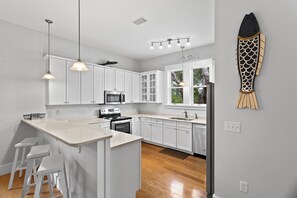 24-Lion-on-the-Beach-Kitchen
