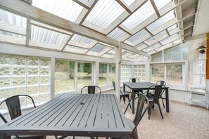 Enclosed Patio | Outdoor Dining Tables