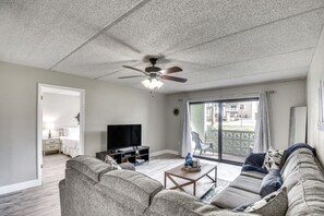 Living Room | Smart TV | DVD Player | Central Heating & A/C