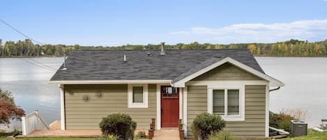 2 Floor home with walkout to sandy waterfont