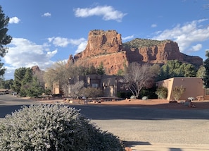 A PLACE IN THE SUN- Comfortable home with great view of Castle Rock