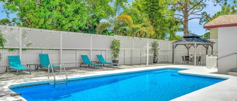 Largo Vacation Rental | 3BR | 2BA | 1,500 Sq Ft | 1 Step to Enter