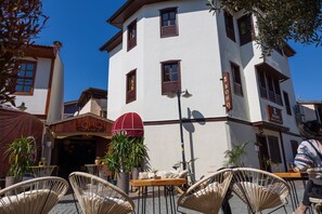 Esterni
