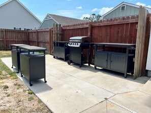 Outdoor grill kitchen with sink/tub in the shed for food prep or clean-up.