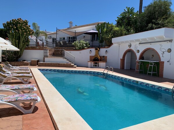 Pool bar and barbecue area