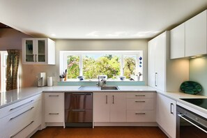 Kitchen (1)