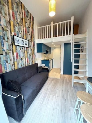 Living Room / Lounge