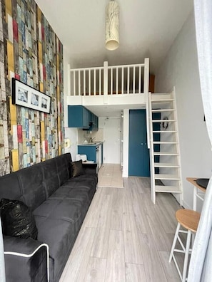 Living Room / Lounge