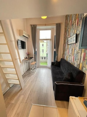 Living Room / Lounge