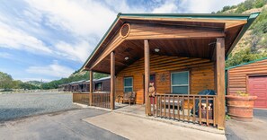 One bedroom Cabin part of Retreat Ruidoso