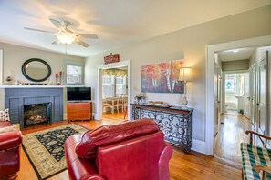 Living Room | Free WiFi | Central A/C | Fireplace | Books | 1st Floor