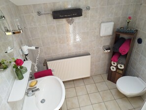 Ferienwohnung 1 bis 4 Personen, 50 qm, 2 Schlafzimmer, Balkon-Bad
