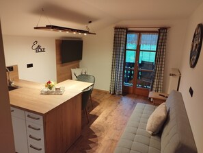Ferienwohnung 1 bis 4 Personen, 50 qm, 2 Schlafzimmer, Balkon-Essecke