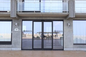 Entrance / Reception