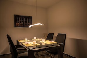 Ferienwohnung am See, 75 m², 1-2 Personen-Esstisch