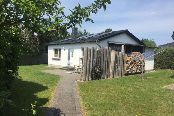 Außenseite Ferienhaus [Sommer]