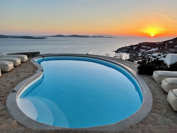 Pool, Sunset view, Delos view, Sun lounges