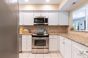 2454 Inland Harbour-Kitchen