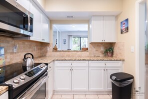 2454 Inland Harbour-Kitchen