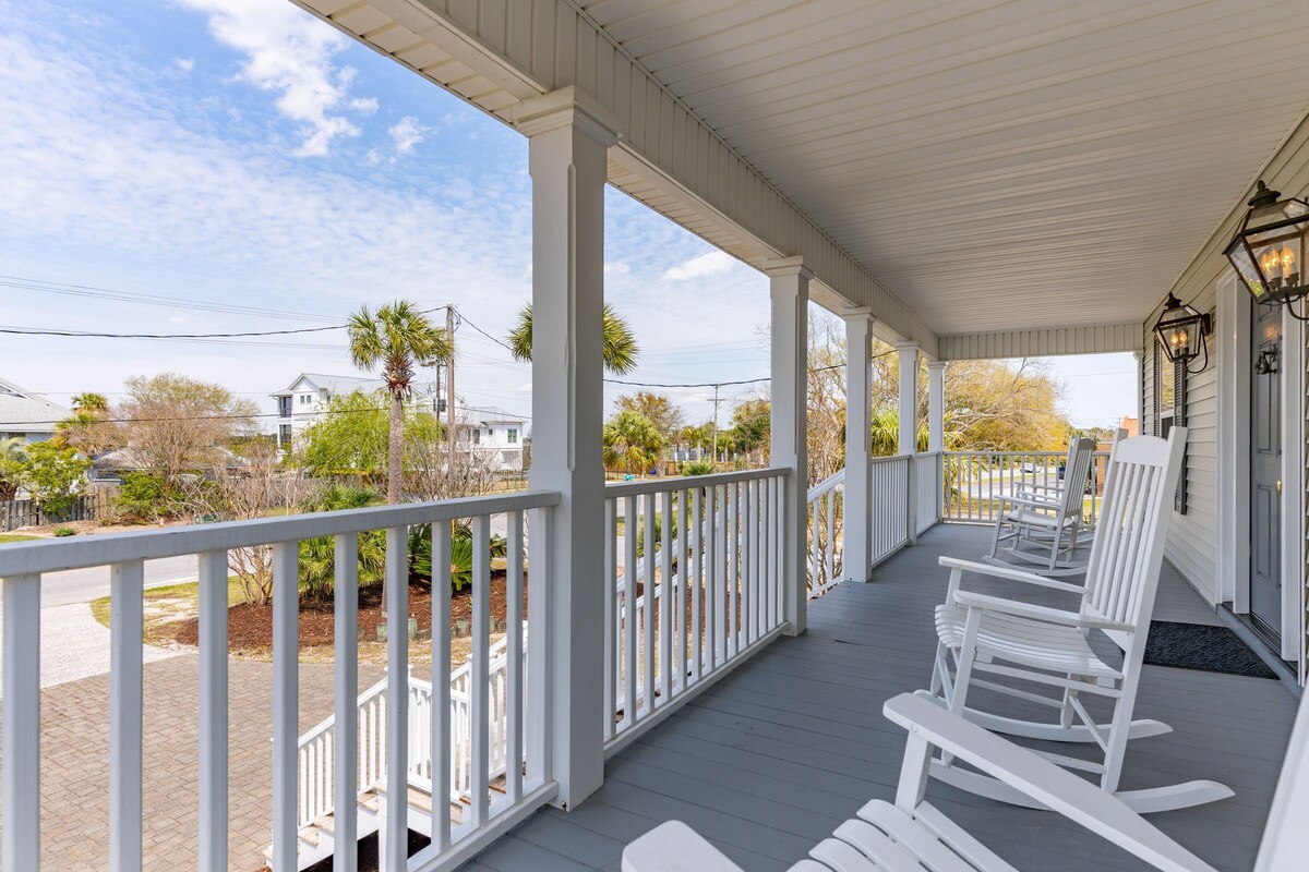 Updated 4 BD, private pool, screened porch, walk to beach, waterway view!