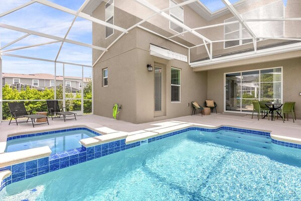 Private Swimming Pool and Hot Tub